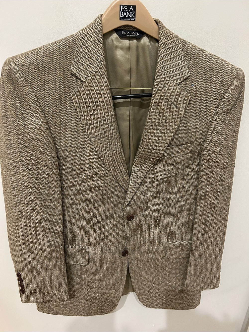 Jos. A. Bank Men's Tan Herringbone Wool Sport Coat. Size M